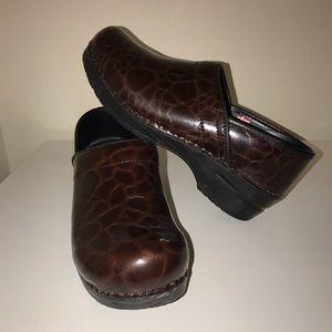 Brown Animal Print Sanita Clogs Size 39/US 9